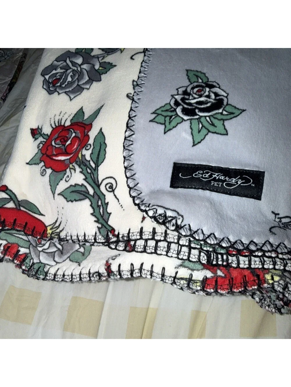 Ed Hardy Gray Multicolor 40x50 Rose Flowers Hearts Reversible Plush Blanket NEW